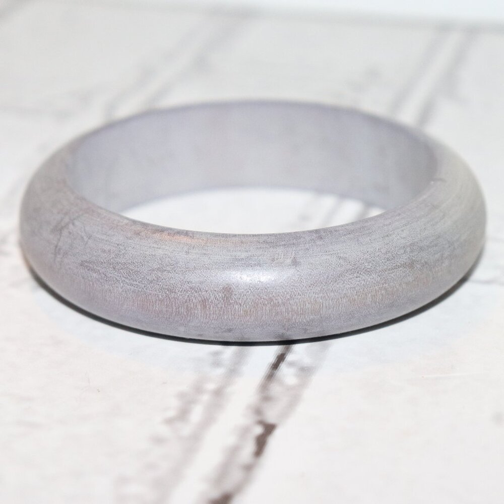 Beautiful vintage gray wooden bangle bracelet 7"